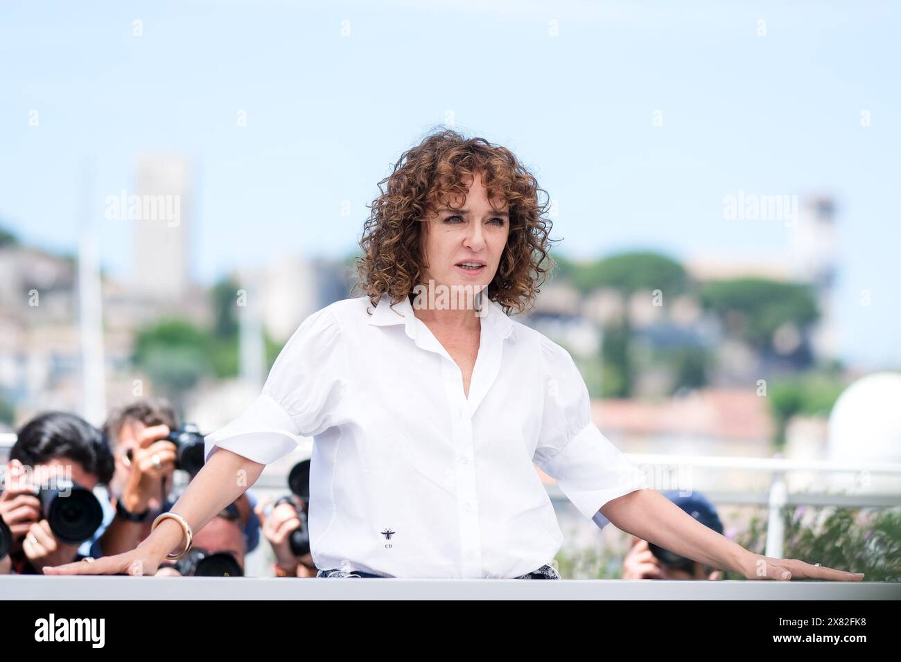 Cannes, Francia. 22 maggio 2024. Valeria Golino posa al Photocall per Rendez-Vous con Valeria Golino e l'Arte della Gioia durante il 77° Festival di Cannes. Foto di Julie Edwards./Alamy Live News Foto Stock