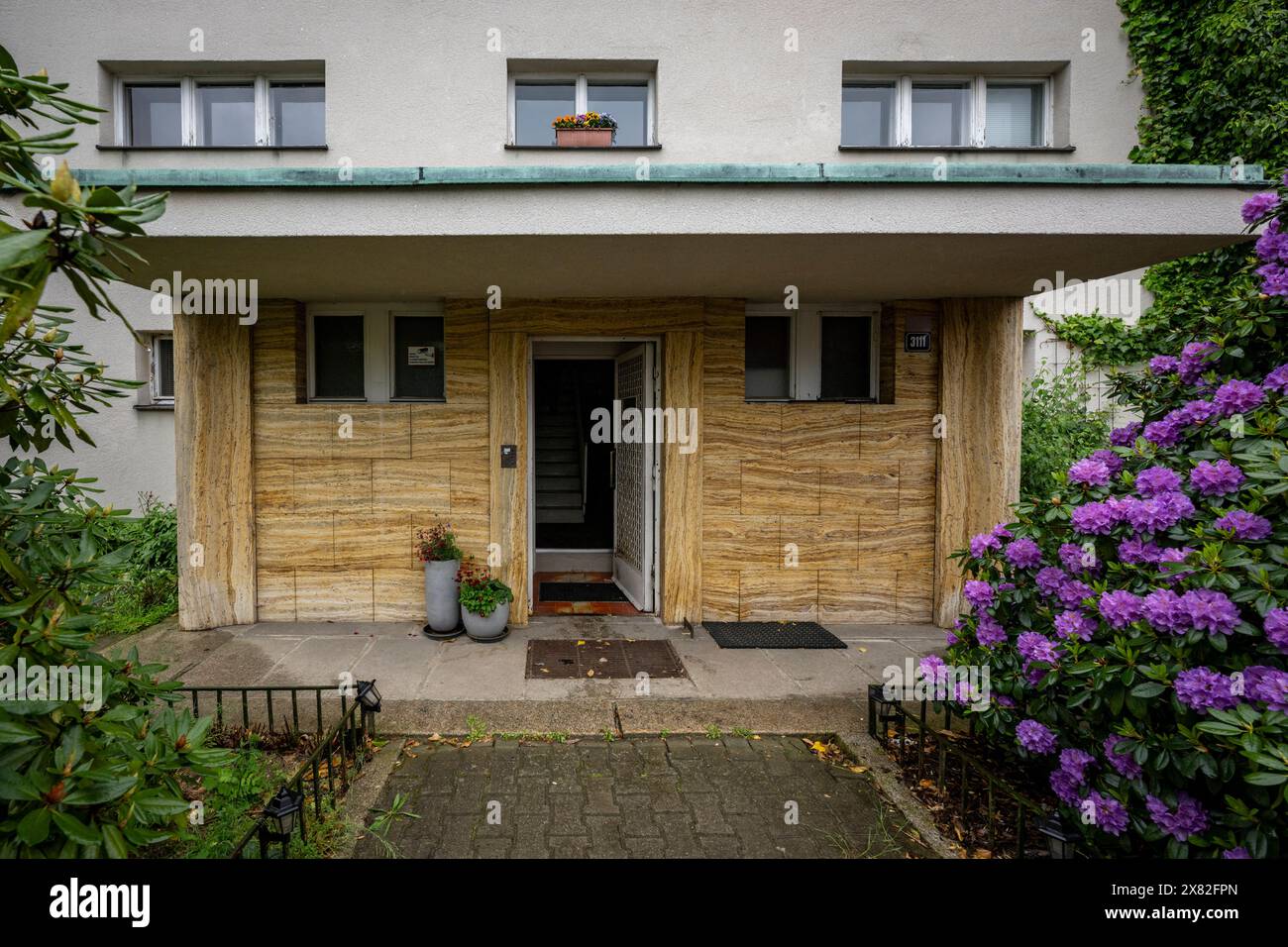 Jablonec nad Nisou, Repubblica Ceca. 22 maggio 2024. La città di Jablonec nad Nisou ha aperto al pubblico la villa funzionalista di Kantor e ha presentato tutte le proposte architettoniche per il suo restauro, a Jablonec nad Nisou, Repubblica Ceca, 22 maggio 2024. Il dottore di Jablonec, Alfred Kantor, fece progettare la sua villa di famiglia dall'architetto Heinrich Kulka, allievo e collega di lunga data dell'architetto di fama internazionale Adolf Loos. Crediti: Radek Petrasek/CTK Photo/Alamy Live News Foto Stock