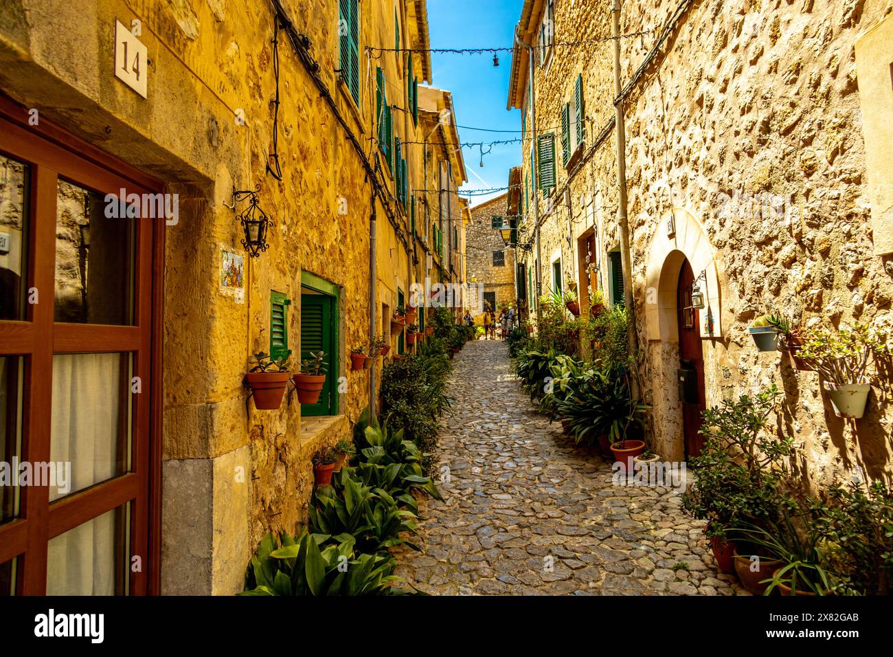 Breve sosta nella splendida cittadina di Valldemossa, nel nord-ovest dell'isola, nella regione di Serra de Tramuntana - Maiorca - Spagna Foto Stock