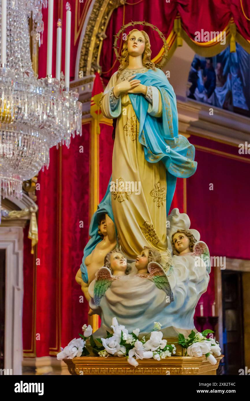 Cospicua / Malta - 3 dicembre 2023: Statua nel villaggio maltese festa dell'Immacolata Concezione a cospicua, Malta Foto Stock