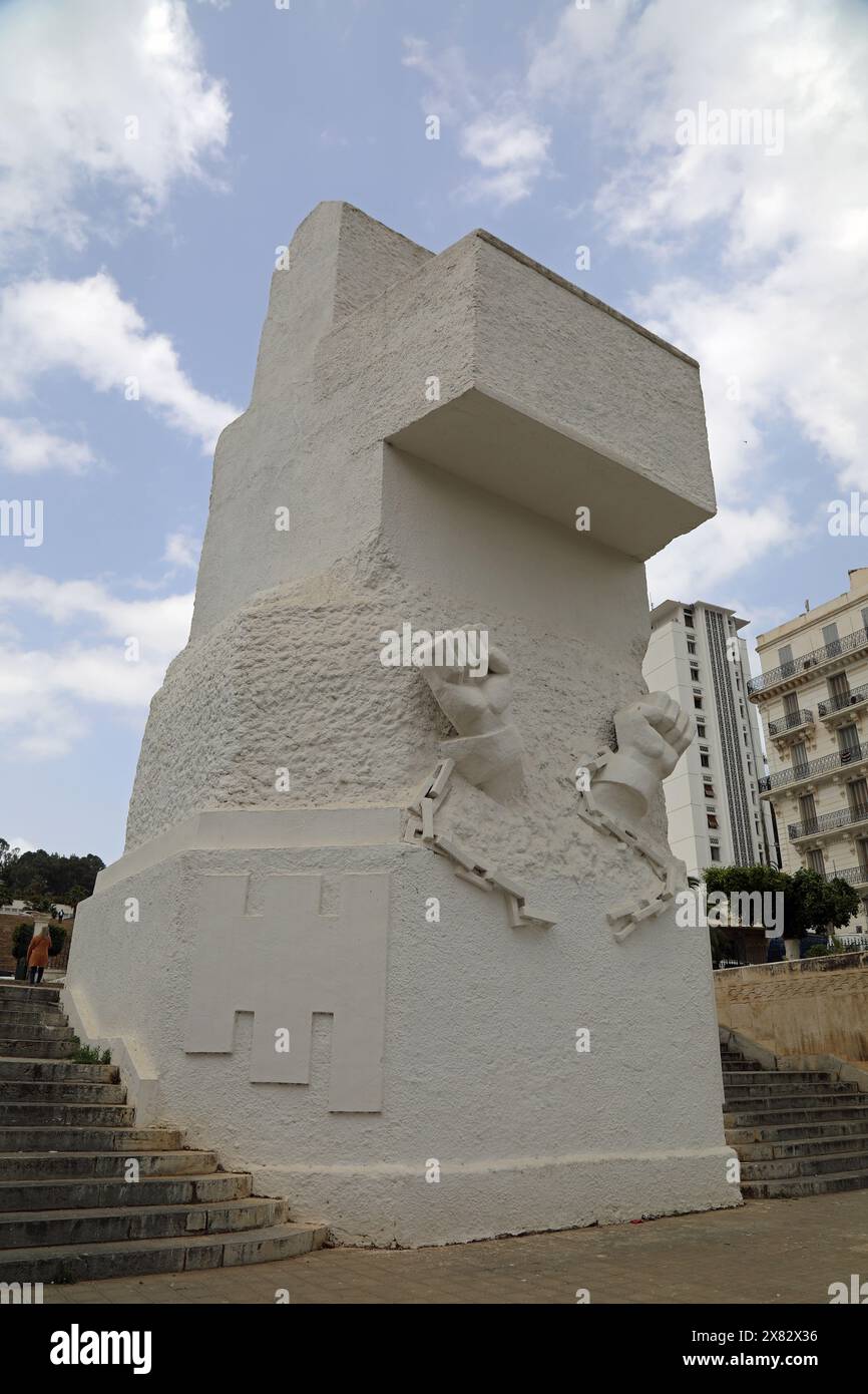 Monumento alla Liberazione degli anni '1970 ad Algeri, simbolo dell'oppressione coloniale Foto Stock