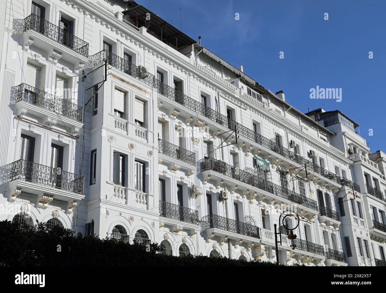 Edificio di appartamenti in stile Haussmann ad Algeri Foto Stock