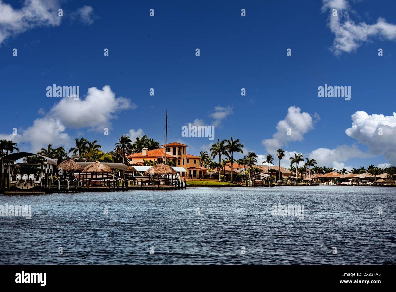 Canali e case a Cape Coral, Florida, Stati Uniti Foto Stock