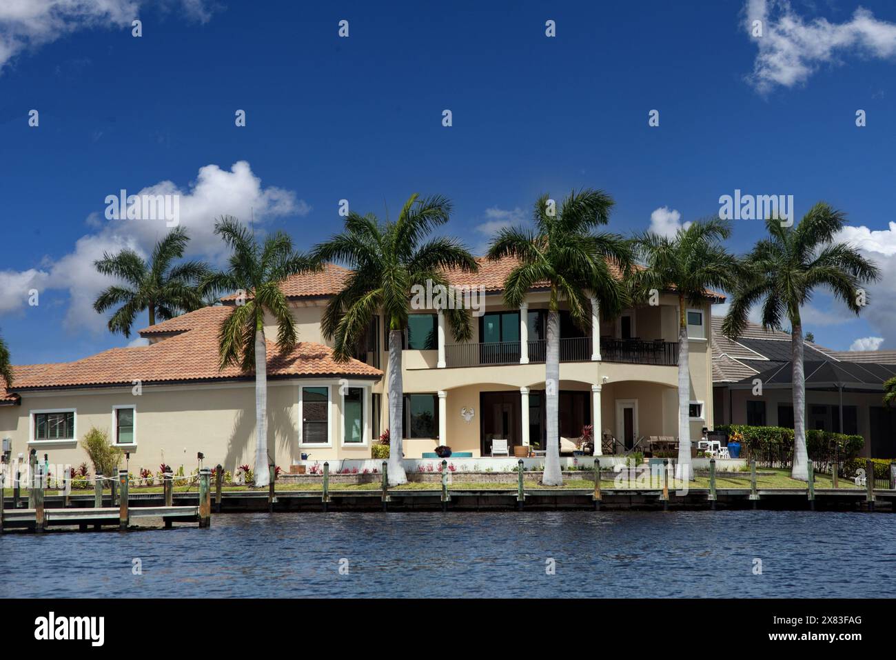 Canali e case a Cape Coral, Florida, Stati Uniti Foto Stock