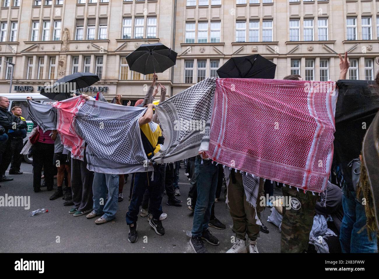 Bestzung sozialwissenschaftlichen Institut der HUB Deutschland, Berlino, 22.05.2024, Pro-Palästina-Demonstranten besetzen HU-Gebäude, sozialwissenschaftlichen Institut der Berliner Humboldt-uni, Â ** occupazione dell'istituto di scienze sociali di HUB Germania, Berlino, 22 05 2024, i manifestanti Pro Palestine occupano HU building, istituto di scienze sociali di Humboldt University Berlino, Â Berlino Foto Stock