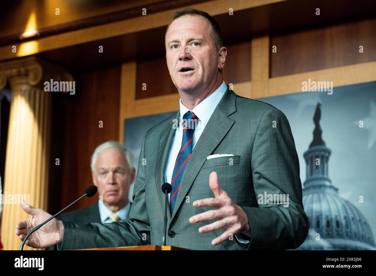 Washington, Stati Uniti. 22 maggio 2024. Il senatore degli Stati Uniti Eric Schmitt (R-MO) parla del confine meridionale in una conferenza stampa al Campidoglio degli Stati Uniti. Credito: SOPA Images Limited/Alamy Live News Foto Stock