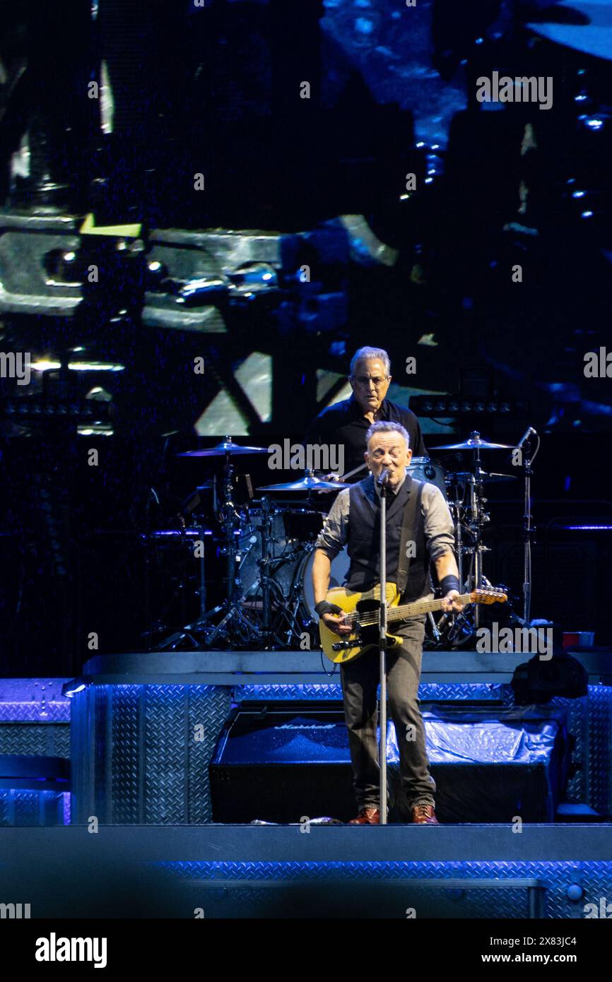 Sunderland, UK - Bruce Springsteen si esibisce sotto la pioggia allo Stadium of Light di Sunderland il 22 maggio 2024. Crediti fotografici : Jill o'Donnell/Alamy Live News Foto Stock