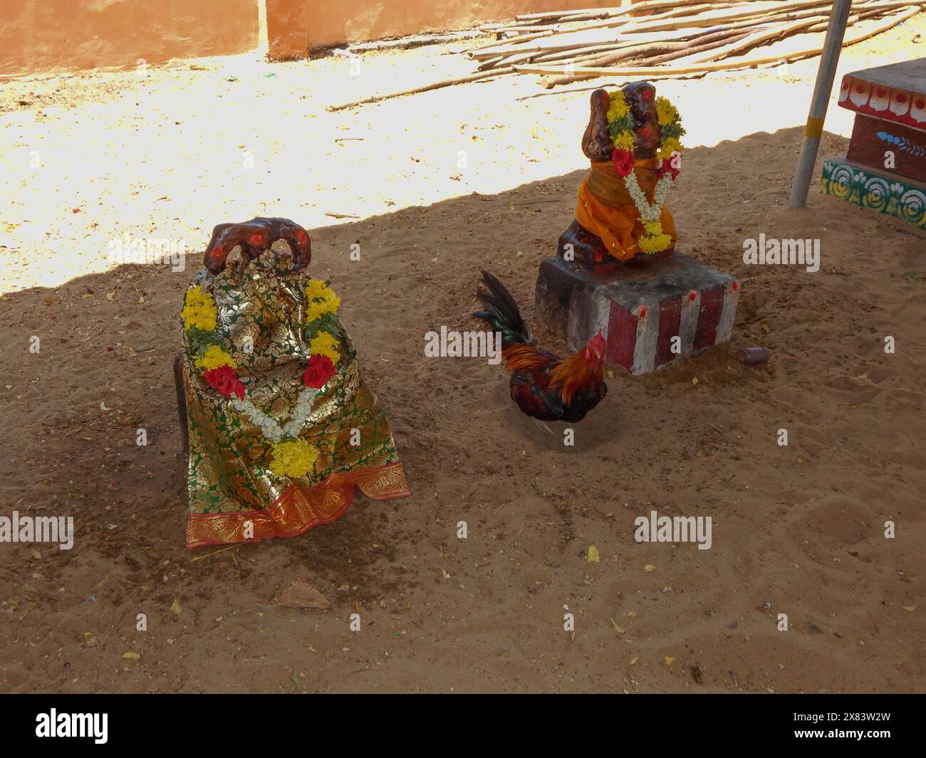 Guardiani del lignaggio (templi di Kuladeivam a Tamil Nadu, India) Foto Stock