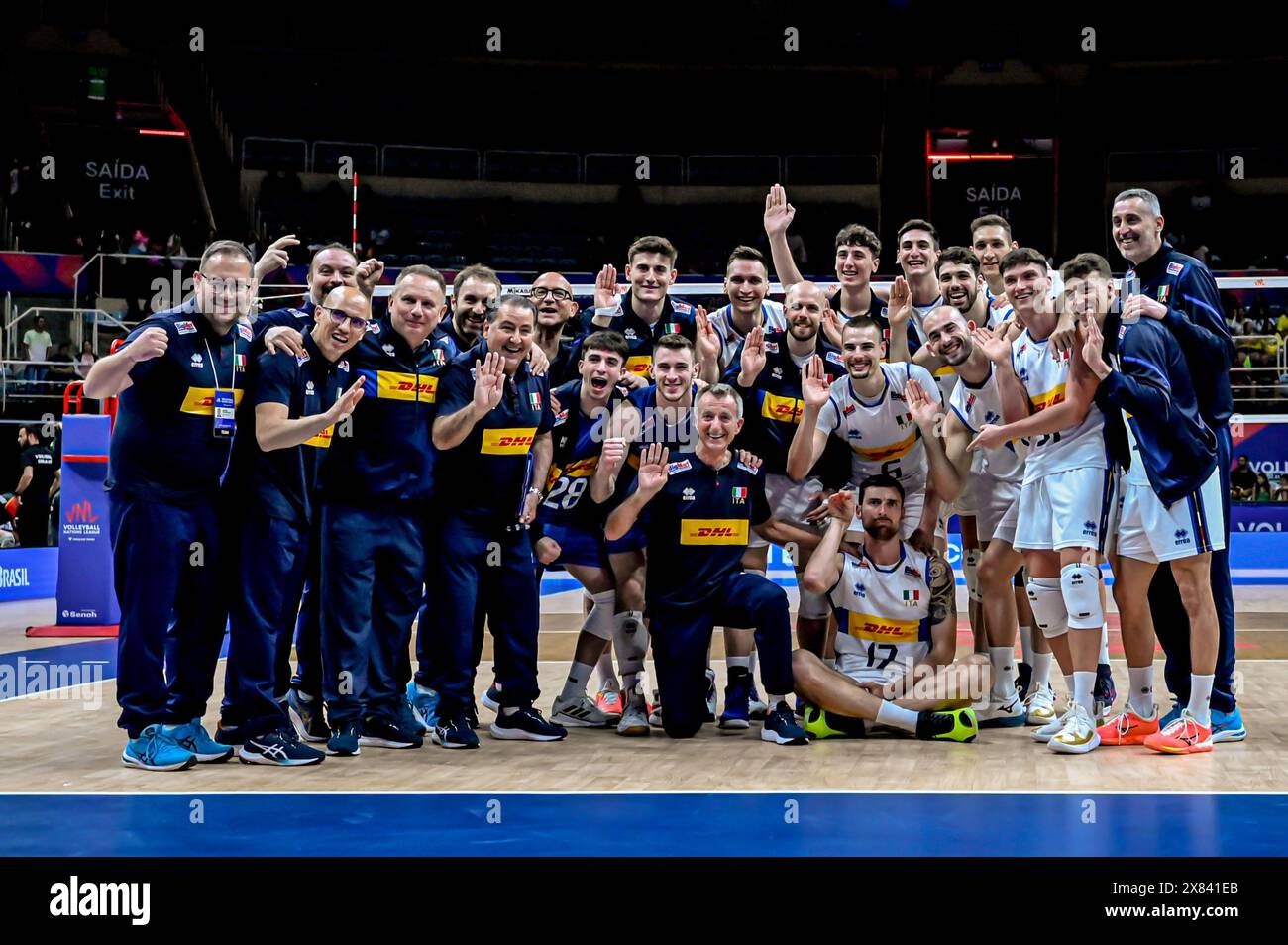 Rio De Janeiro, Brasile. 22 maggio 2024. La squadra italiana celebra la sua 1° vittoria nella Lega delle Nazioni di pallavolo maschile, tenutasi presso il Maracanãzinho Gymnasium di Rio de Janeiro, RJ, questo mercoledì (22). Crediti: Pedro Teixeira/FotoArena/Alamy Live News Foto Stock