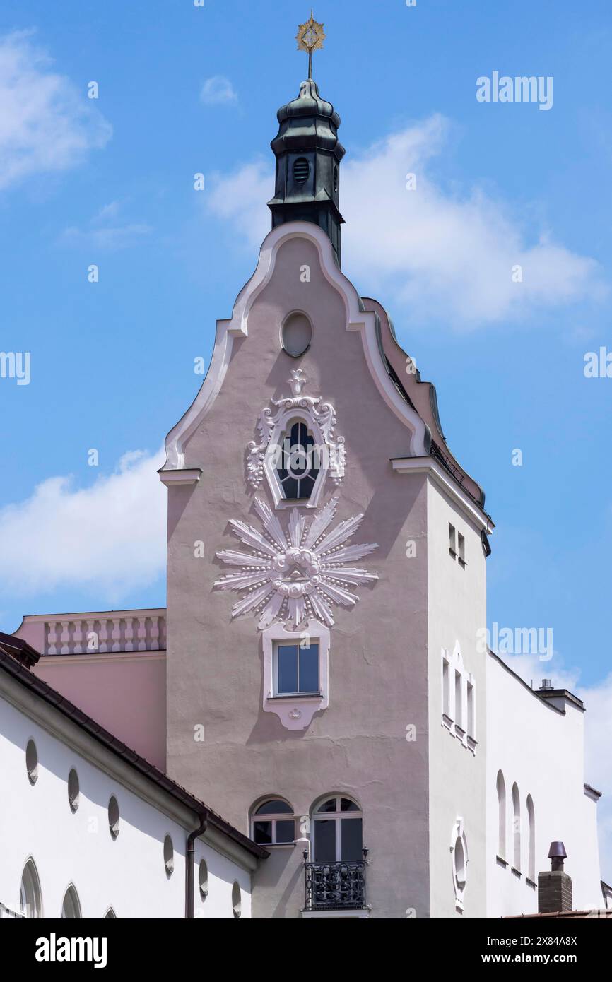 Scuola secondaria per ragazze povere, edificio storico con rilievi decorativi, Ratisbona, alto Palatinato, Baviera, Germania Foto Stock