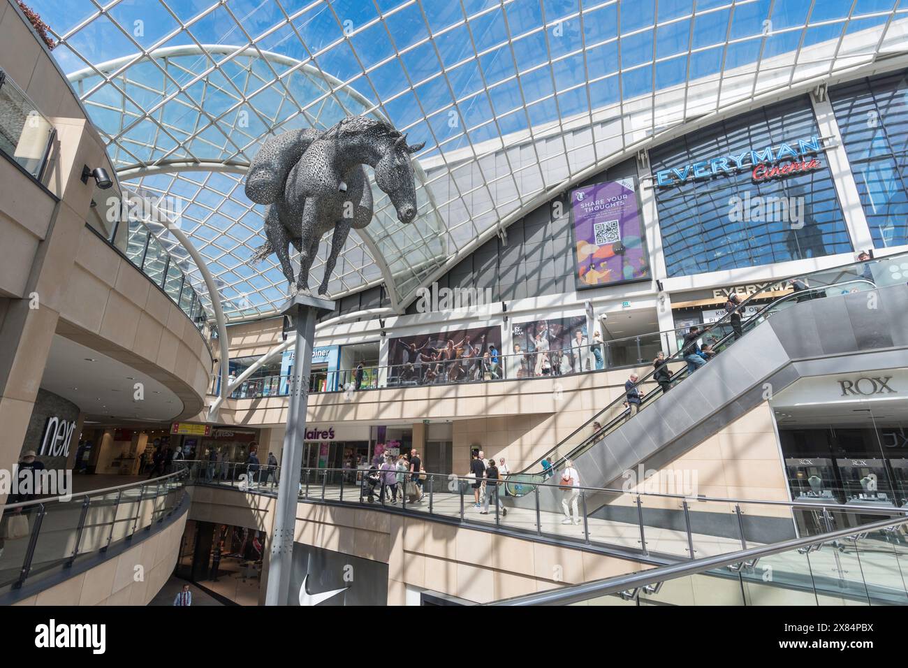All'interno del centro commerciale Leeds Trinity, West Yorkshire, Inghilterra, Regno Unito Foto Stock