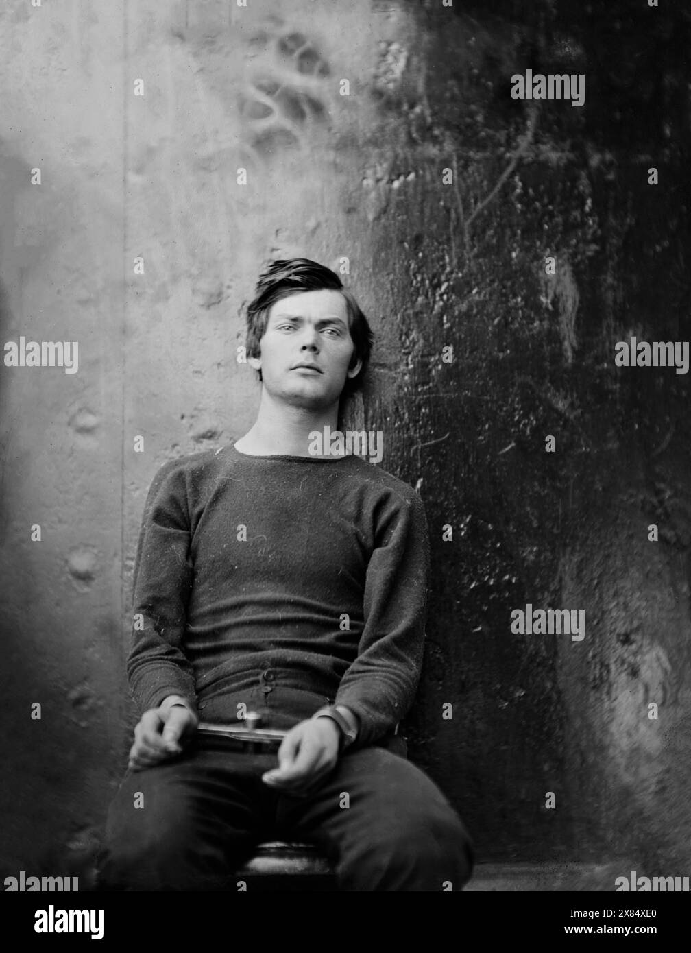 Lewis Powell (noto anche come Lewis Payne), in maglione, seduto e travolto, uno dei cospiratori dell'assassinio di Abraham Lincoln. Questa fotografia ha uno sfondo di metallo scuro, ed è stata presumibilmente scattata sulla U.S.S. Saugus, dove è stato per un periodo confinato. Washington Navy Yard, Distretto di Columbia. 27 aprile 1865. Di Alexander Gardner. Foto Stock