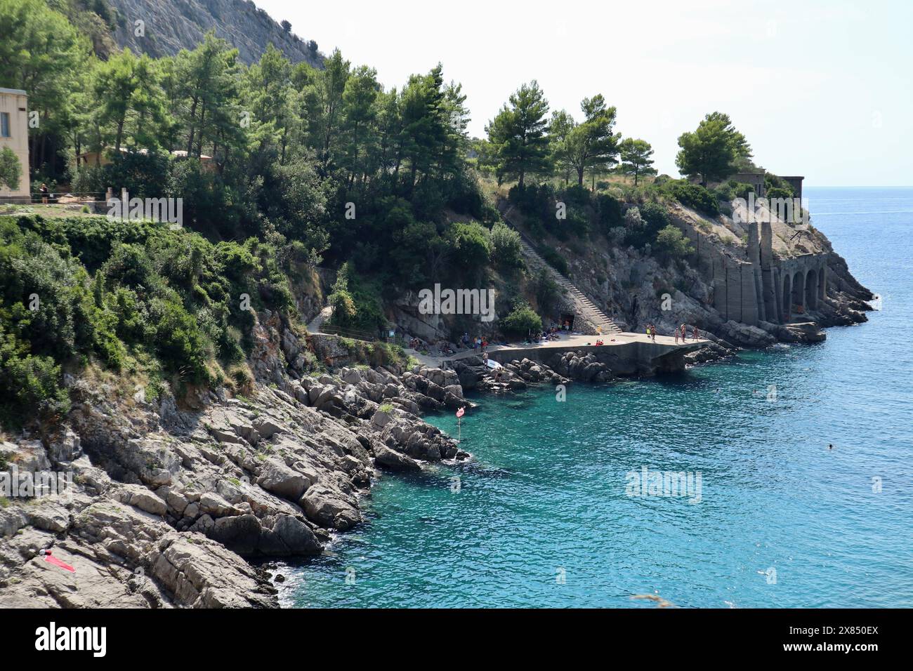 Ieranto - Scogliera di Punta penna Foto Stock