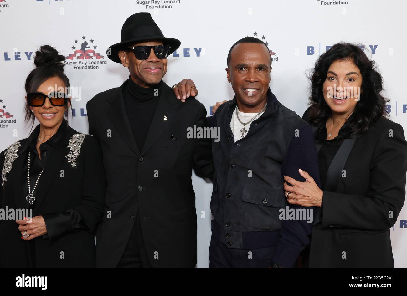 Beverly Hills, ca. 22 maggio 2024. Lisa Harris, Jimmy Jam, Sugar Ray Leonard, Bernadette Leonard alla tredicesima edizione della Sugar Ray Leonard Foundation Big Fighters, Big cause Charity Boxing Night al Beverly Hilton il 22 maggio 2024 a Beverly Hills, California Credit: Faye Sadou/Media Punch/Alamy Live News Foto Stock