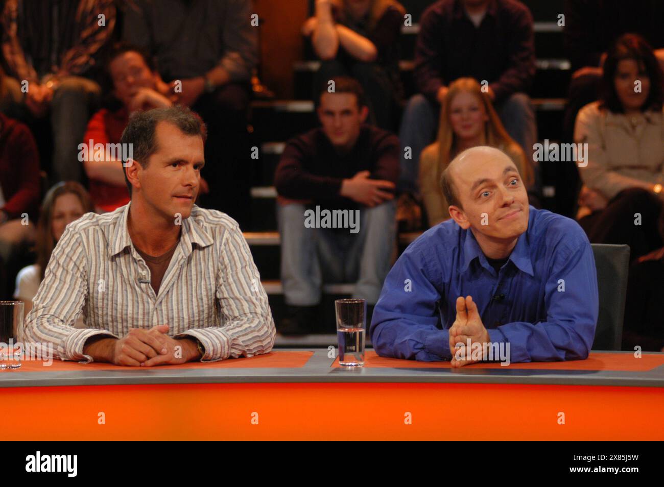 Aufzeichnung einer Folge der für den 7. February 2004 angesetzten Comedy Quizshow 'Genial daneben', hier Christoph Maria Herbst und Bernhard Hoecker, Deutschland 2004. Foto Stock