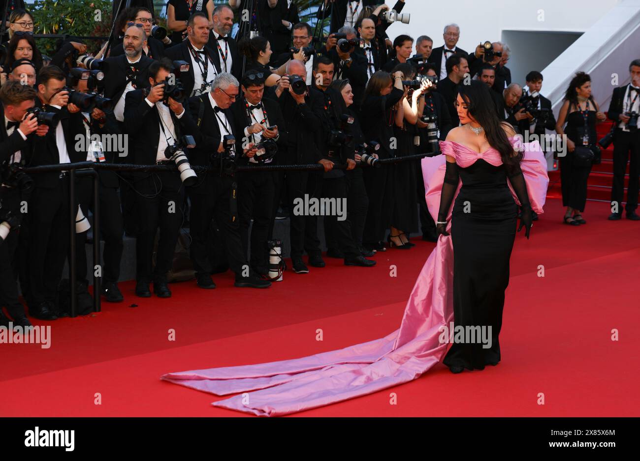 22 maggio 2024, Cannes, Costa azzurra, Francia: HAIFA WEHBE cammina sul tappeto rosso davanti alla prima proiezione di "il Conte di Montecristo" al 77° Festival annuale di Cannes al Palais des Festivals di Cannes, Francia (Credit Image: © Mickael Chavet/ZUMA Press Wire) SOLO USO EDITORIALE! Non per USO commerciale! Foto Stock