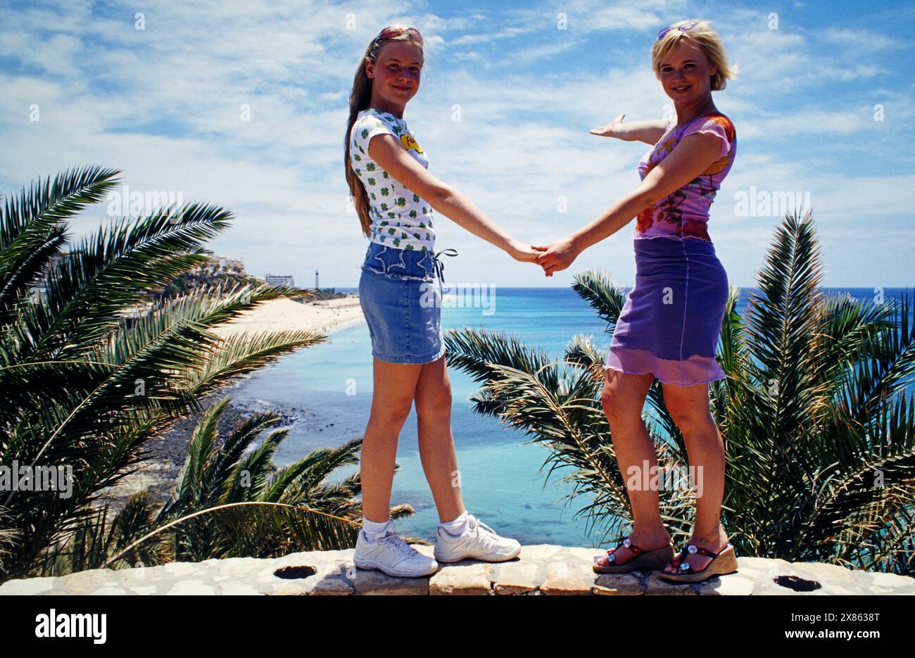 Simone Christ, deutsche Schlagersängerin, im Urlaub mit ihrer Tochter, 2002. Foto Stock