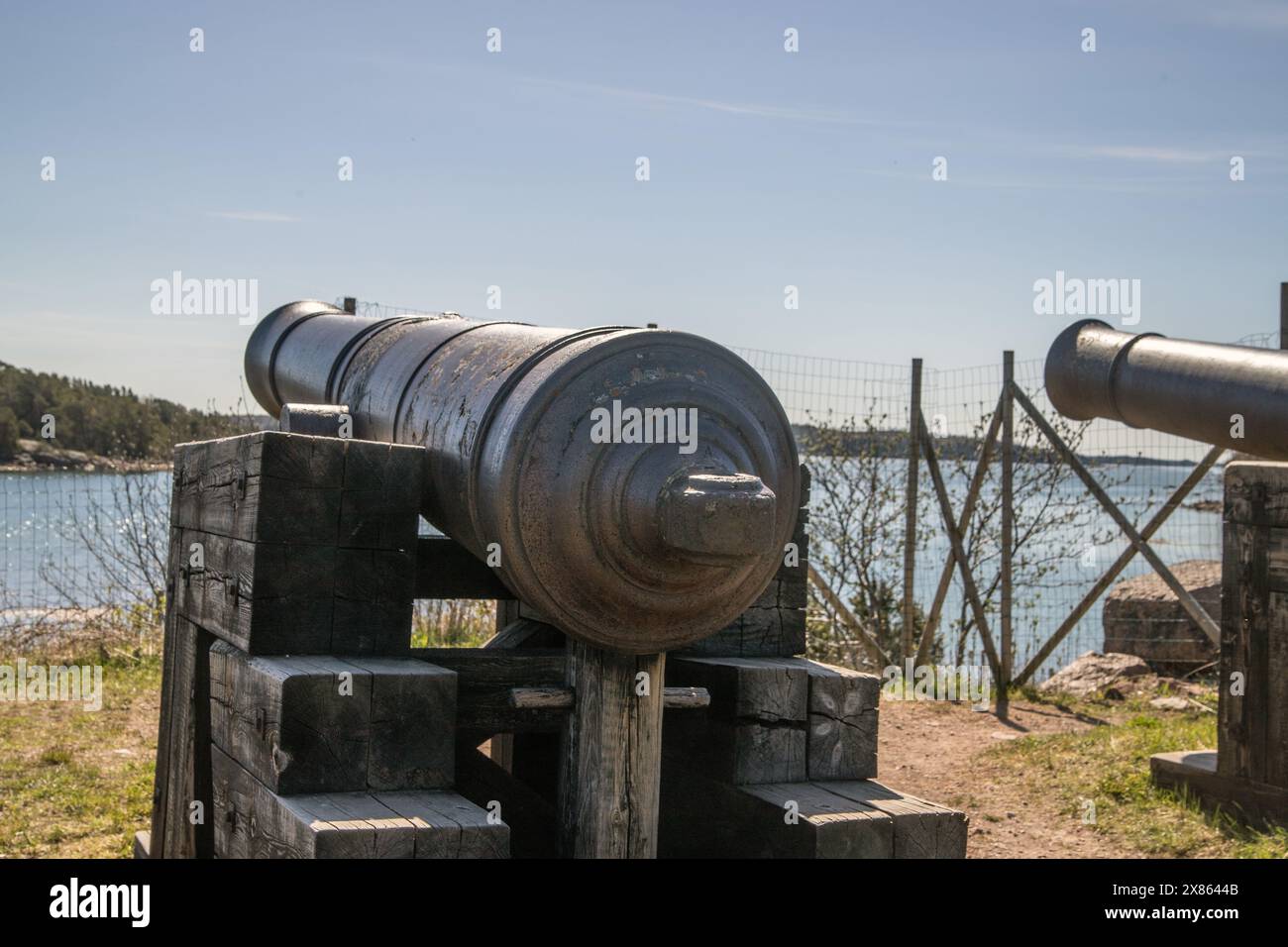 Cannoni presso la fortezza di Bomarsund alle isole Aland in Finlandia. Foto Stock