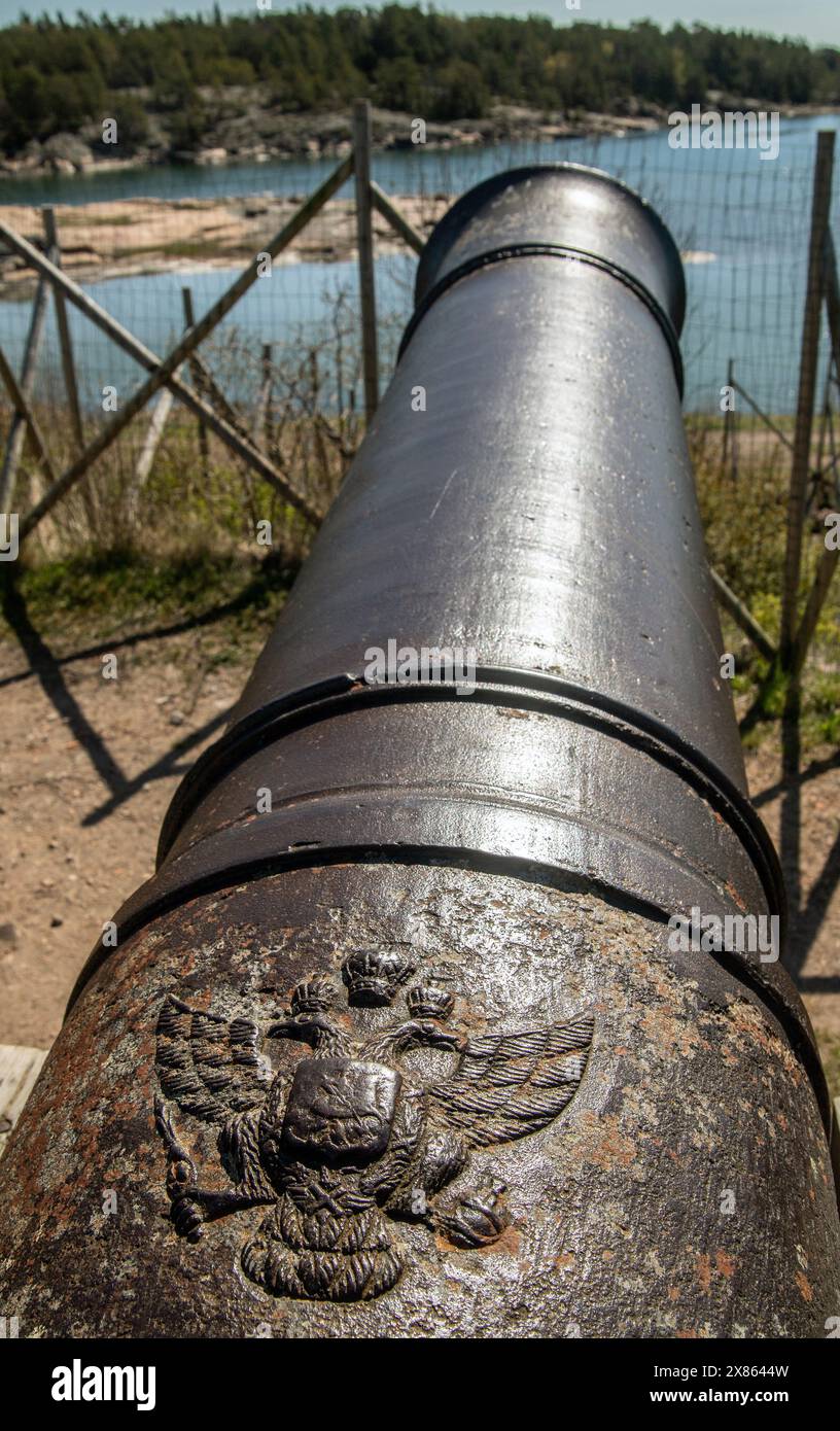 Cannoni presso la fortezza di Bomarsund alle isole Aland in Finlandia. Foto Stock