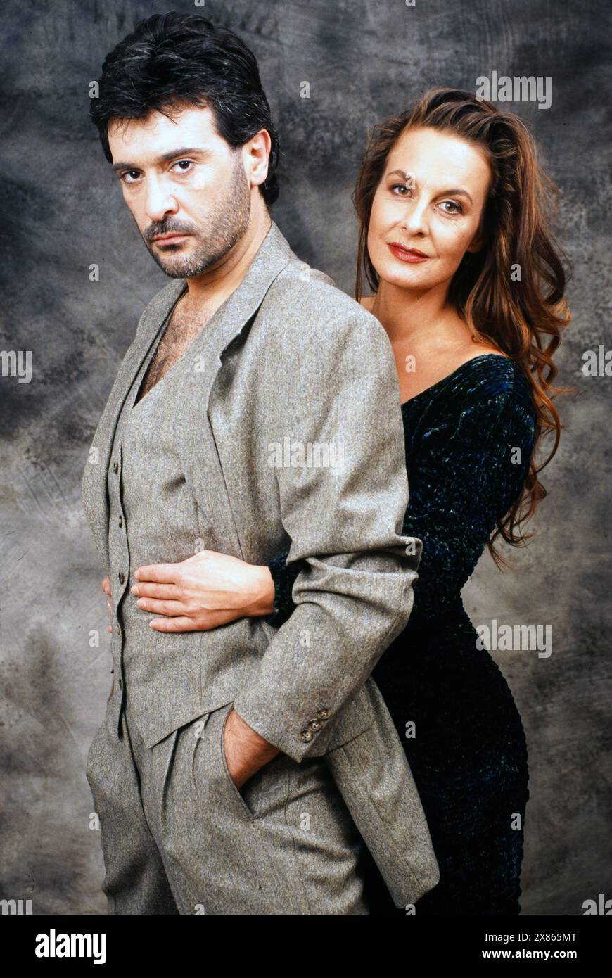 Orlin Goranow, bulgarischer Sänger, mit Ehefrau Valya im Fotostudio bei einem Personality Shooting, Deutschland 1995. Foto Stock