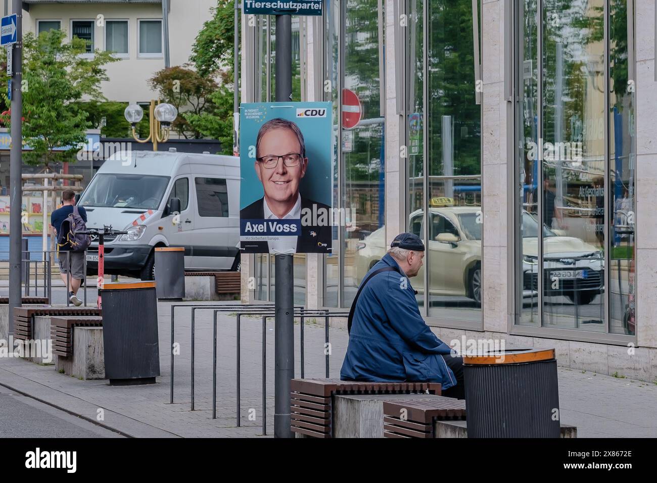 Bonn, Germania - 21 maggio 2024: Veduta di Axel Voss, un poster della campagna elettorale CDU per le elezioni europee del 2024 Foto Stock