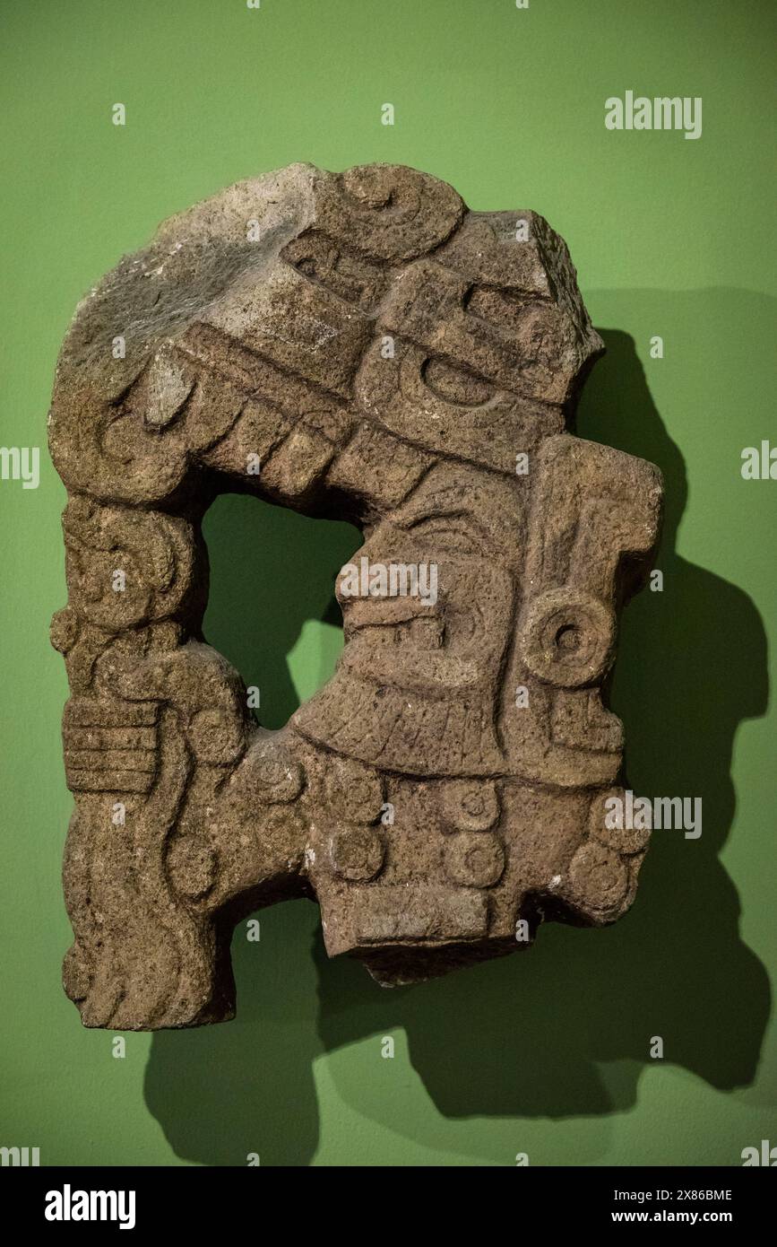 Silhouette, scultura di profilo, Museo Popol Vuh, sede di una delle principali collezioni di arte Maya e pre-colombiana del mondo, città del Guatemala, Guat Foto Stock