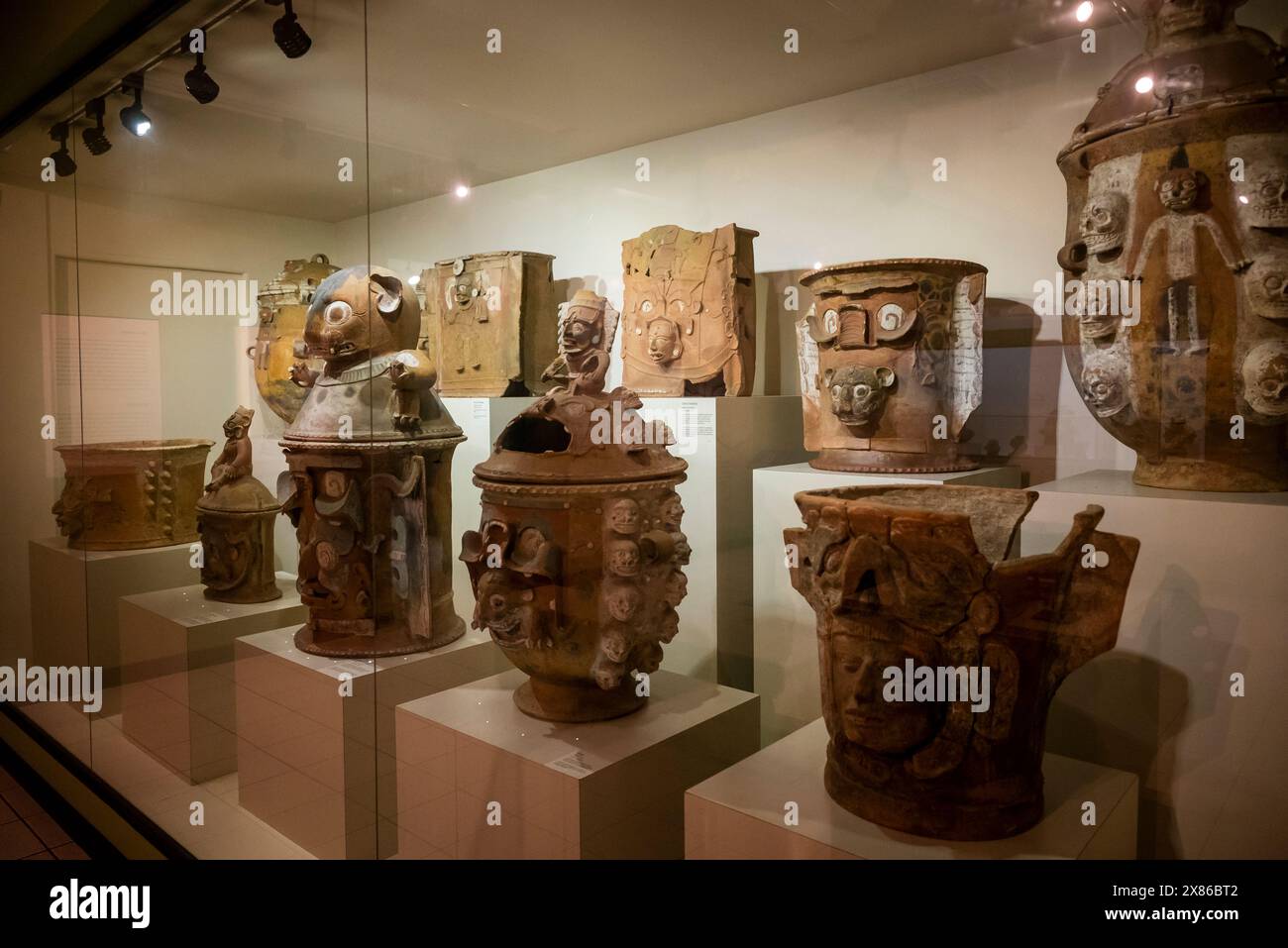 Museo Popol Vuh, sede di una delle più importanti collezioni di arte Maya e pre-colombiana del mondo, città del Guatemala, Guatemala Foto Stock