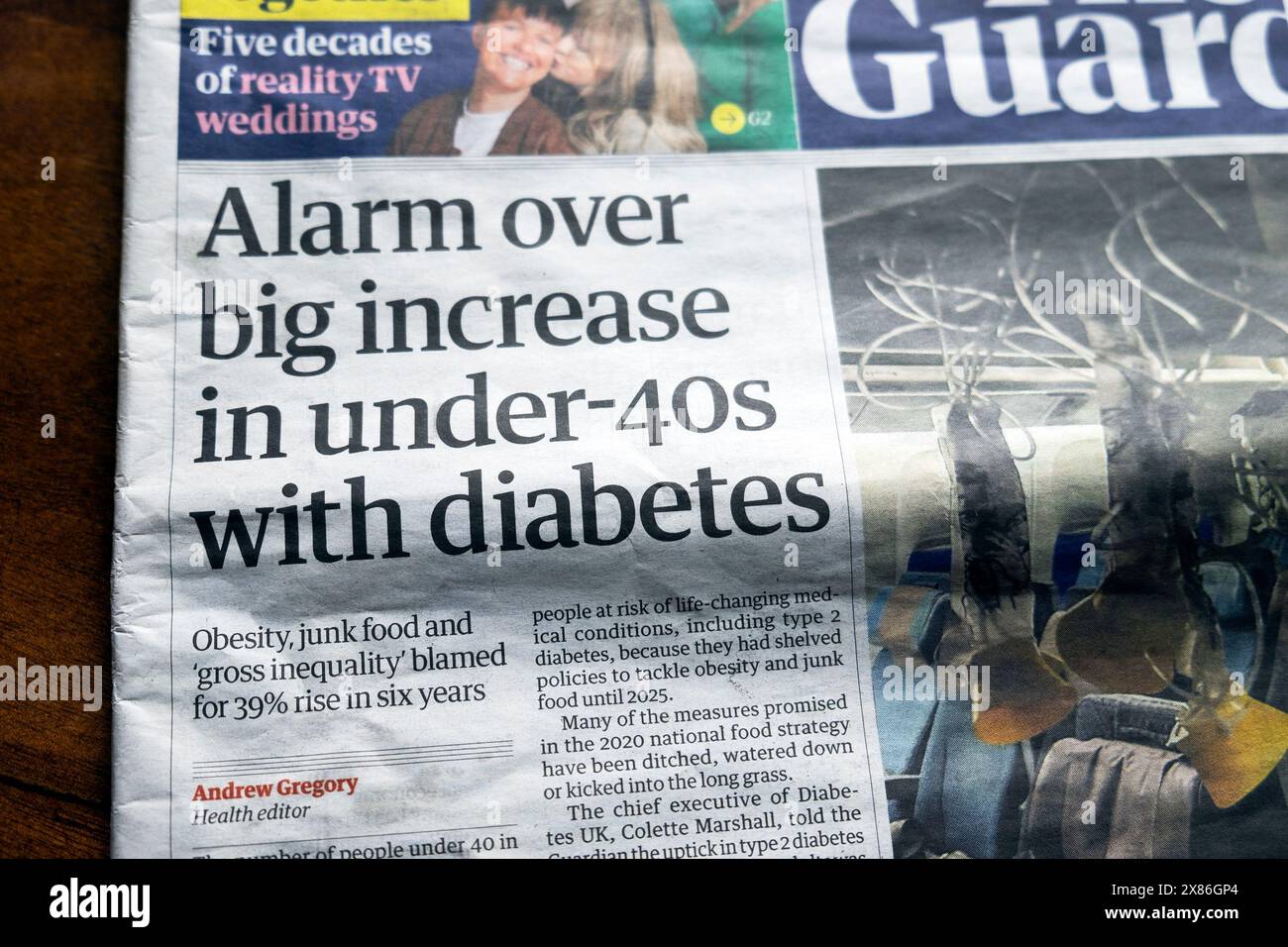 "Allarme per il grande aumento degli under-40 con diabete" giornale Guardian headline salute obesità cibo spazzatura articolo 22 maggio 2024 Londra Regno Unito Gran Bretagna Foto Stock