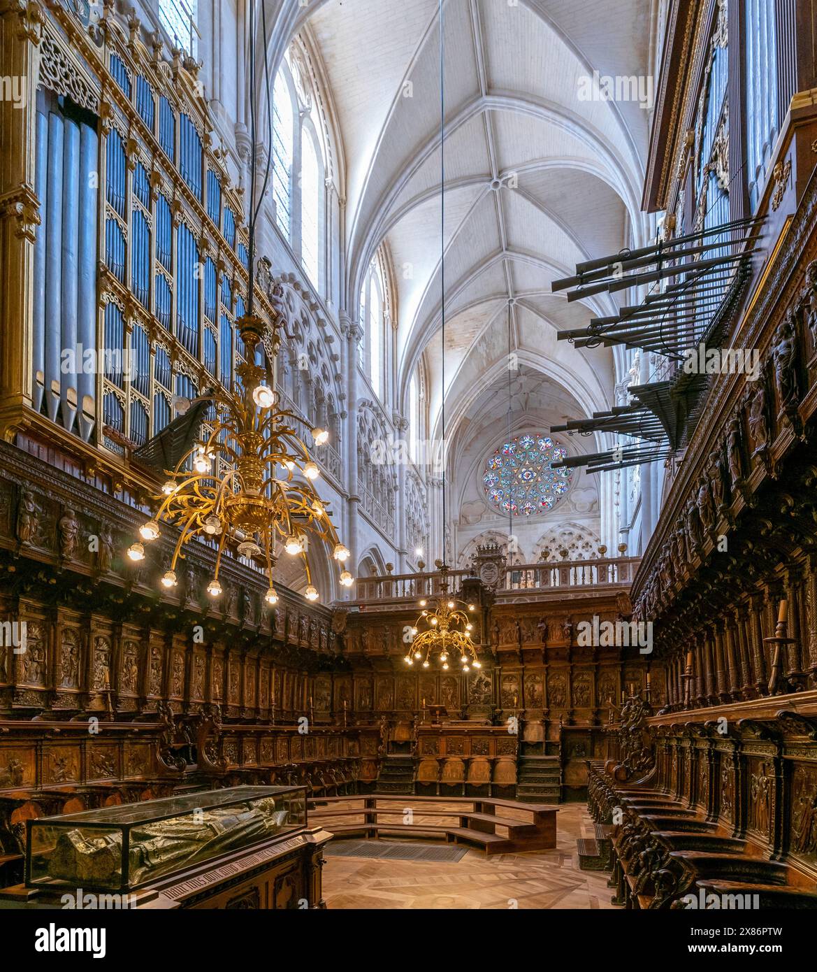 Burgos, Spagna - 14 aprile 2024: Vista del coro nella storica cattedrale di Burgos Foto Stock
