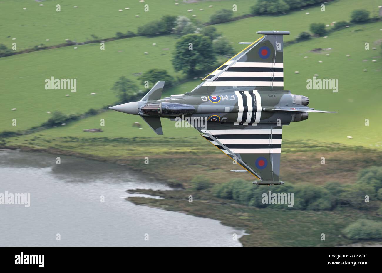 RAF display Jet in una sortita di addestramento di basso livello in Galles Foto Stock