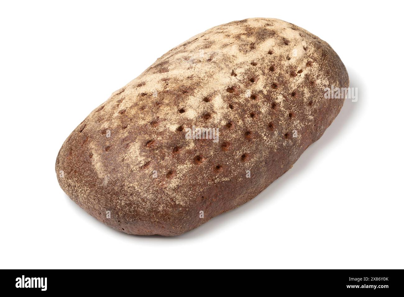 Pane misto di segale intero classico a base di lievito grosso isolato su sfondo bianco Foto Stock