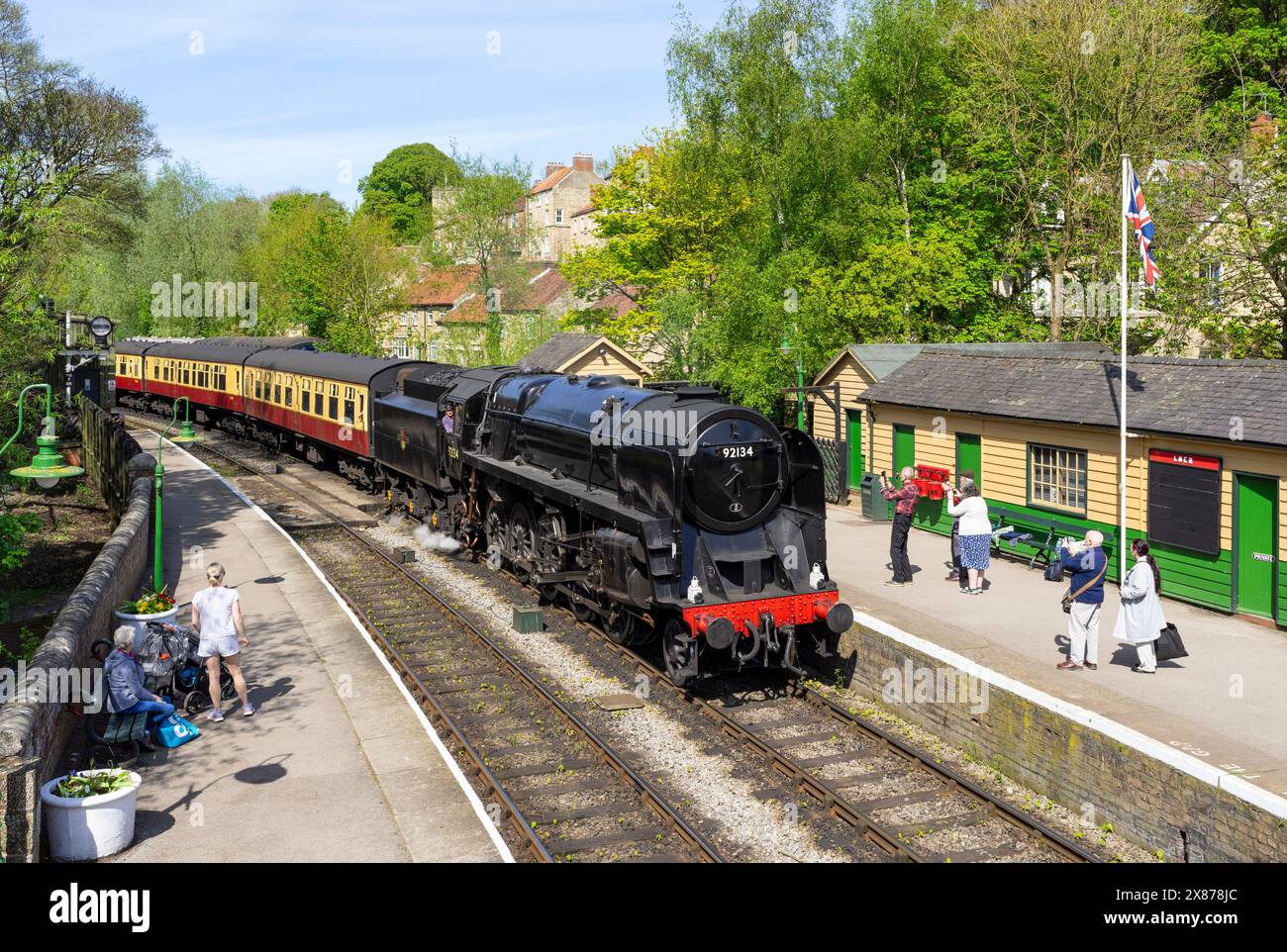 Treno a vapore Pickering North Yorkshire Moors Railway 92134 presso Pickering station stazione ferroviaria Pickering North Yorkshire Inghilterra Regno Unito Europa Foto Stock