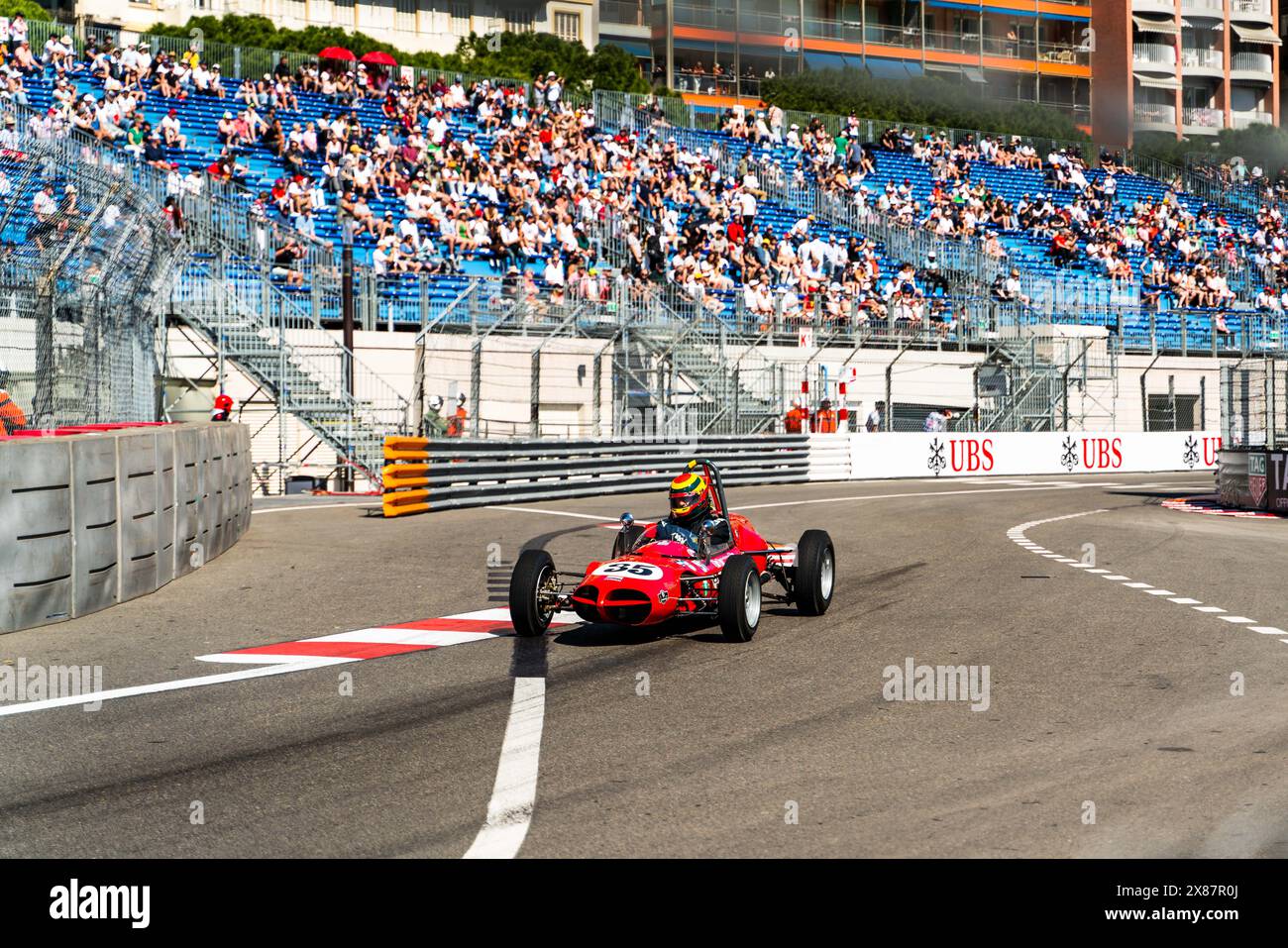 Ellison Julian (GBR) guida 1961 Assegai F1 durante la sessione di qualificazione al 14° Grand Prix de Monaco Historique. Foto Stock
