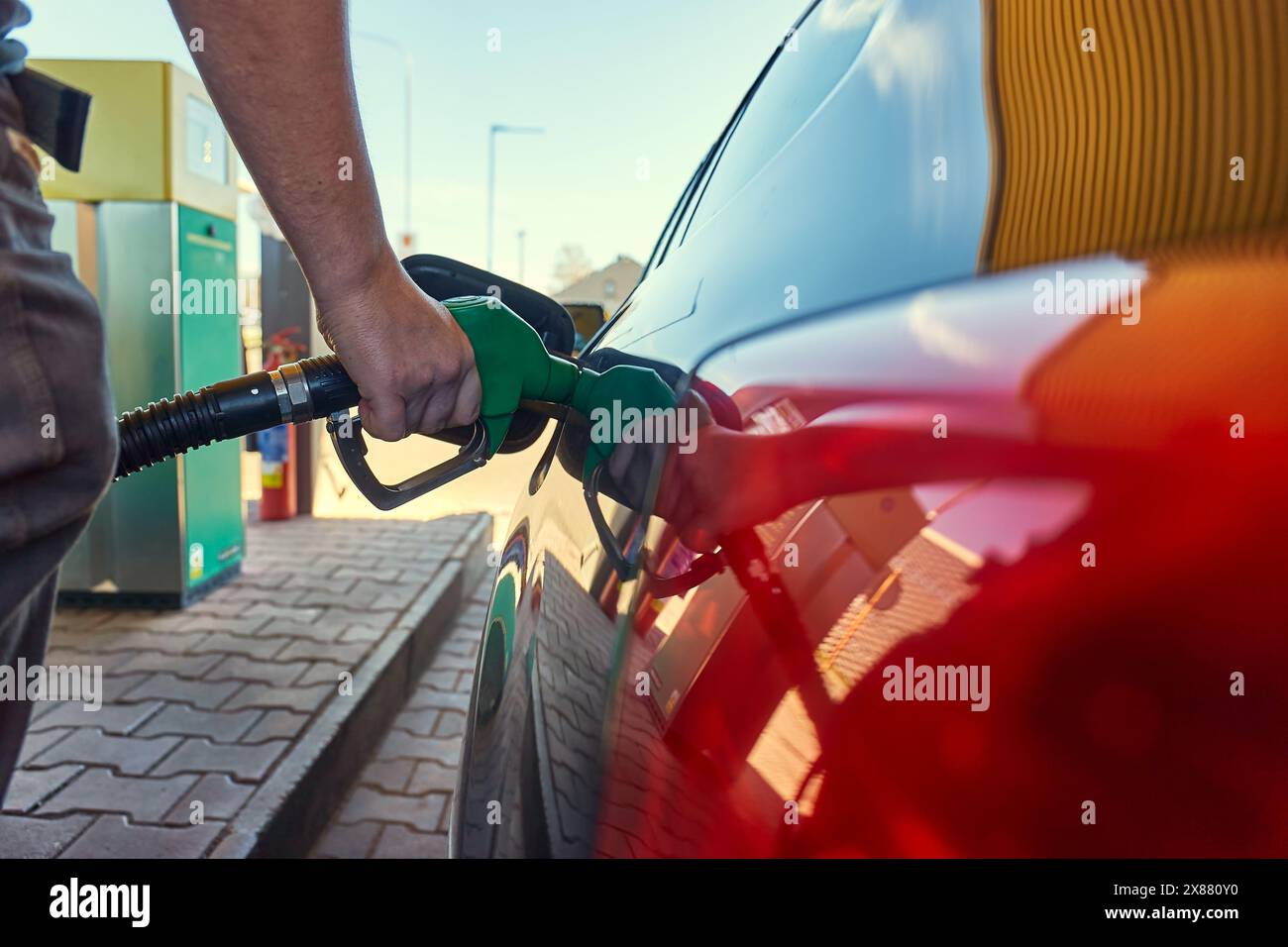 Ugello stazione di rifornimento serbatoio auto Foto Stock