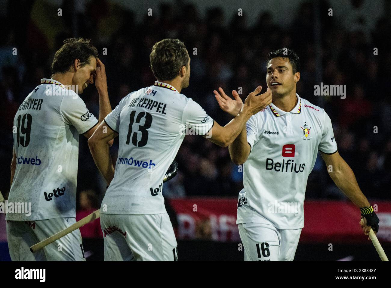 Anversa, Belgio. 23 maggio 2024. Nicolas de Kerpel belga e Alexander Hendrickx belga festeggiano dopo aver segnato durante una partita di hockey tra la nazionale belga dei Red Lions e l'India, la partita 6/16 nella fase a gironi della FIH Pro League maschile 2024, giovedì 23 maggio 2024, ad Anversa. BELGA PHOTO JASPER JACOBS credito: Belga News Agency/Alamy Live News Foto Stock