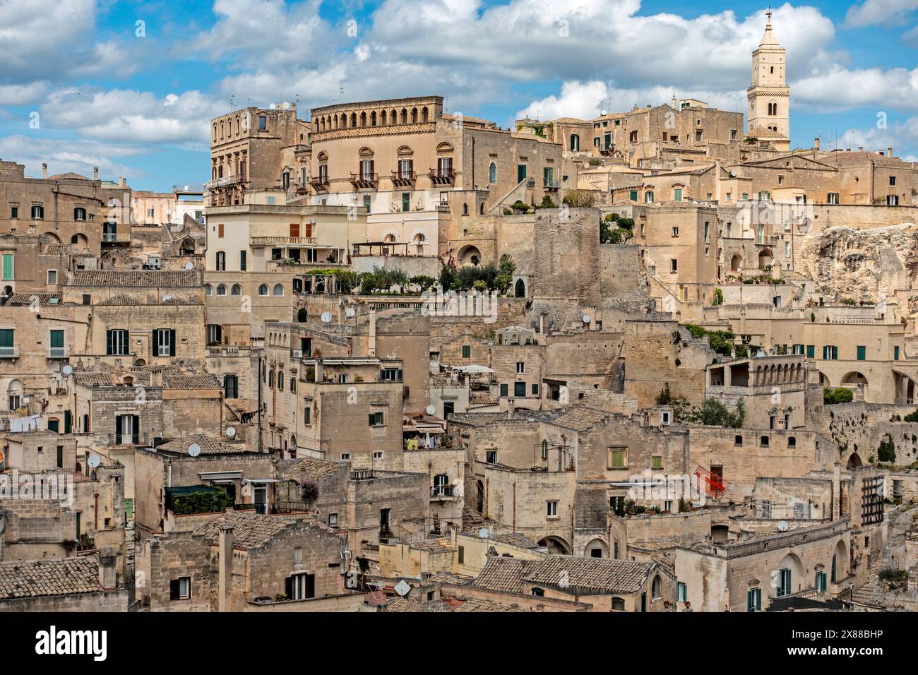 Matera, conosciuta anche come la città delle grotte. Foto Stock