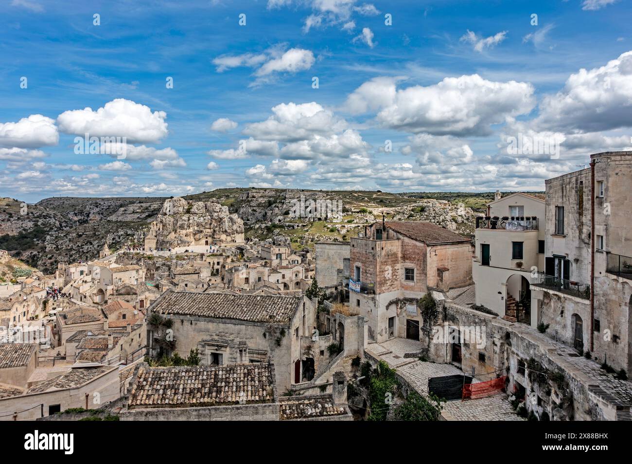 Matera, conosciuta anche come la città delle grotte. Foto Stock