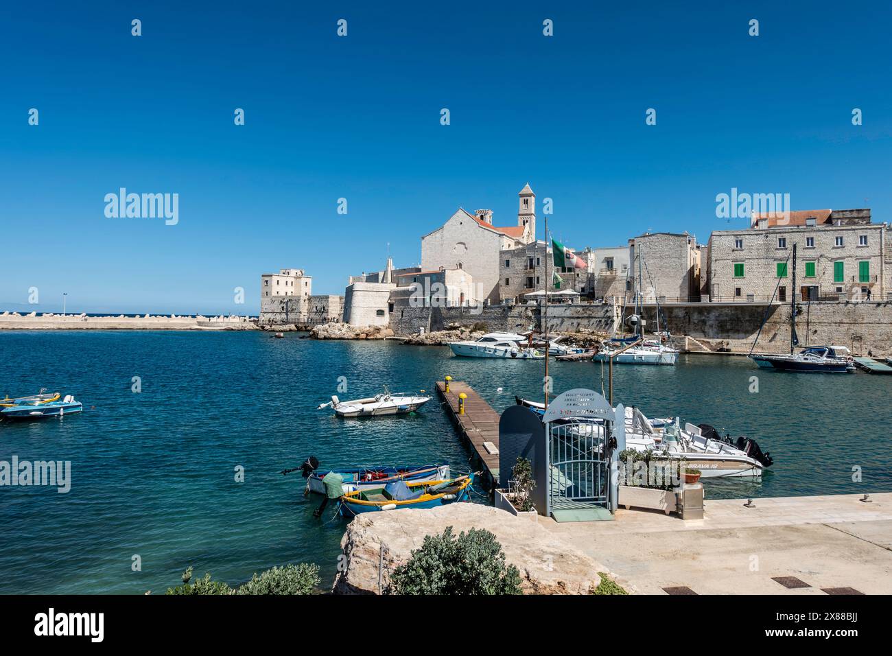 Il porto di Giovinazzo, Italia. Foto Stock