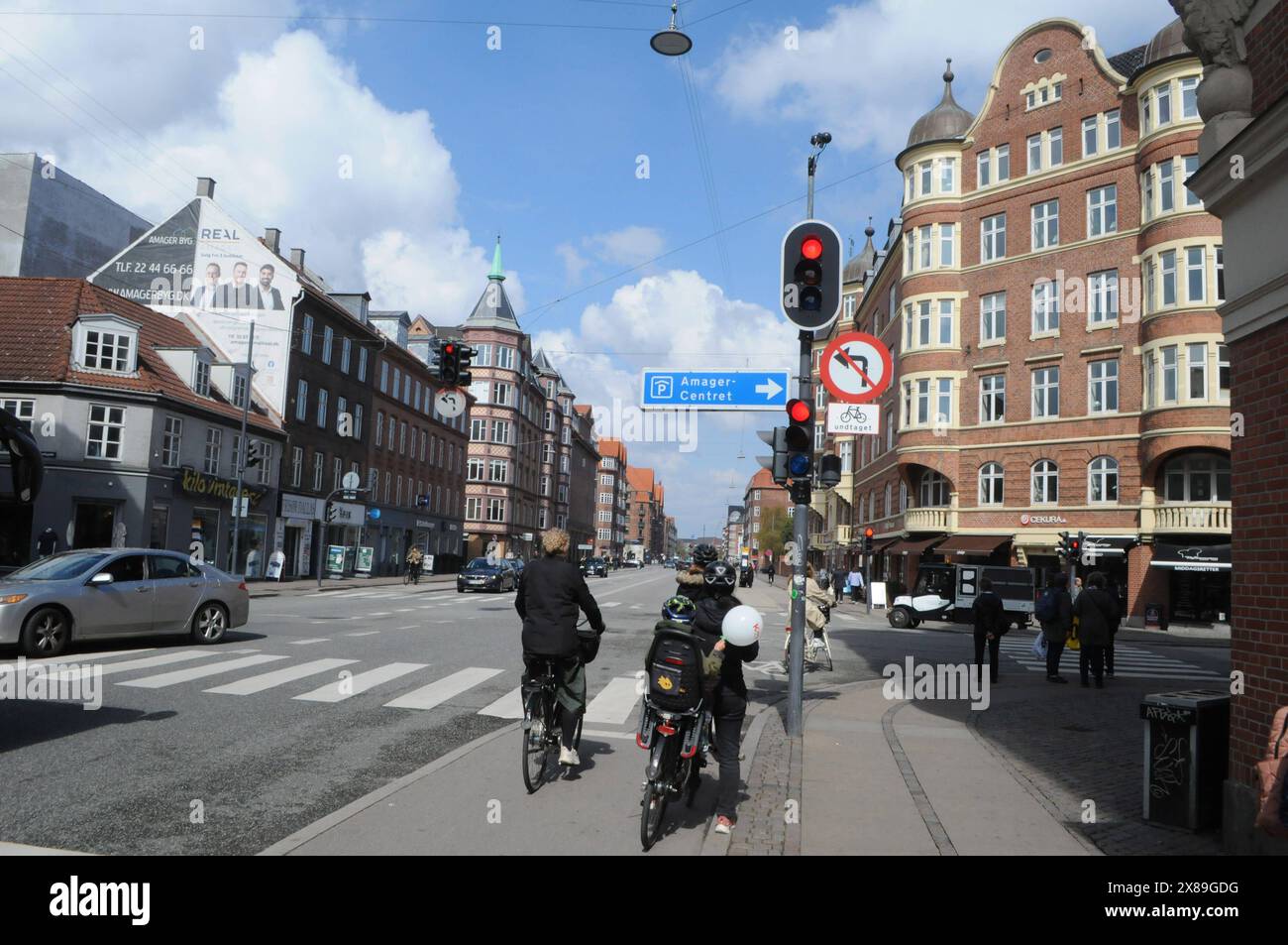 Copenaghen/ Danimarca/24 aprile 2024/Vista della strada più antica di Copenhagens amager Brogade sull'isola di amager, capitale danese Copenaghen. Foto. Francis Joseph Dean/Dean immagini non per uso commerciale Foto Stock