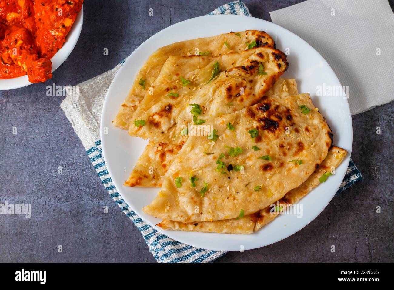 Deliziosa focaccia indiana "Garlic Nun" preparata con farina e aglio. Foto Stock