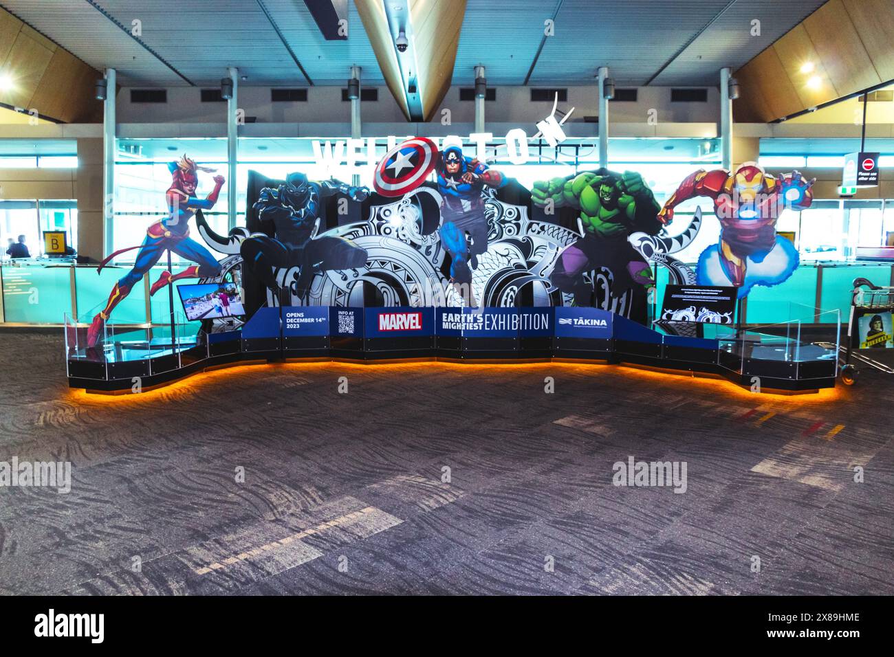 Pubblicità all'aeroporto di Wellington per Marvel: Earth's Mightiest Exhibition, che mostra i più riconosciuti Foto Stock
