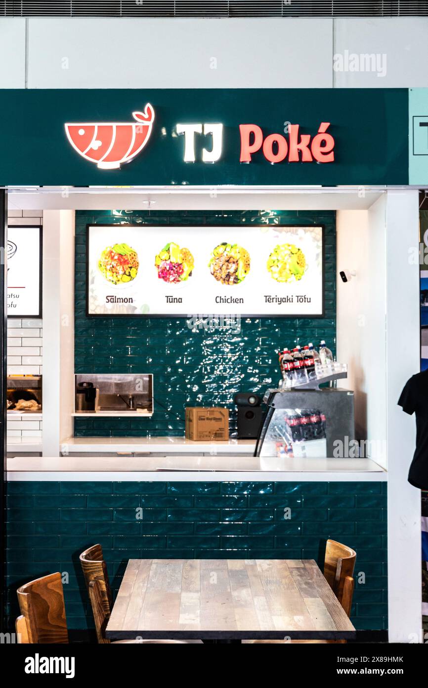 TJ Poké al 1° piano dell'aeroporto di Wellington. Il TJ Poké serve deliziosi salmoni, tonni, pollo e teriyaki a. Foto Stock