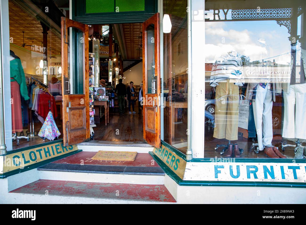 Centro città di Bellingen, Hammond e Wheatley Commercial Emporium, edificio storico in hyde Street, nuovo Galles del Sud, Australia Foto Stock