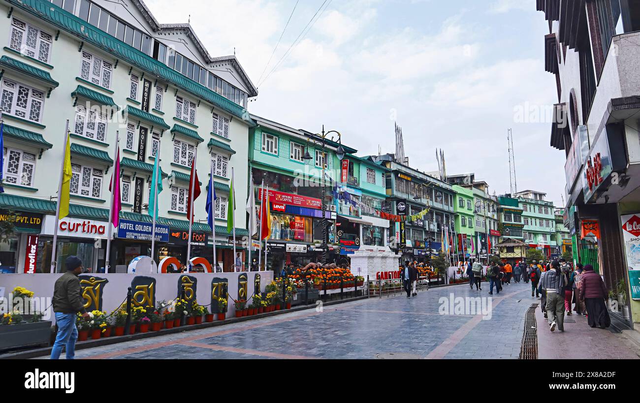 INDIA, SIKKIM, GANGTOK, dicembre 2023, turista, vista su MG Road. Foto Stock