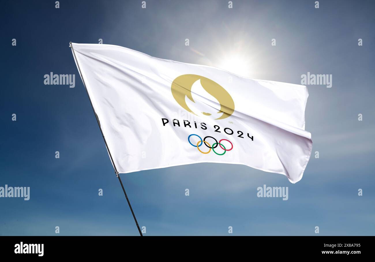 Vista dall'alto della bandiera dei giochi olimpici francesi 2024 con texture grunge. nessun flagpole. Design del piano, layout. Logo ufficiale di SOG 2024 a Parigi Foto Stock