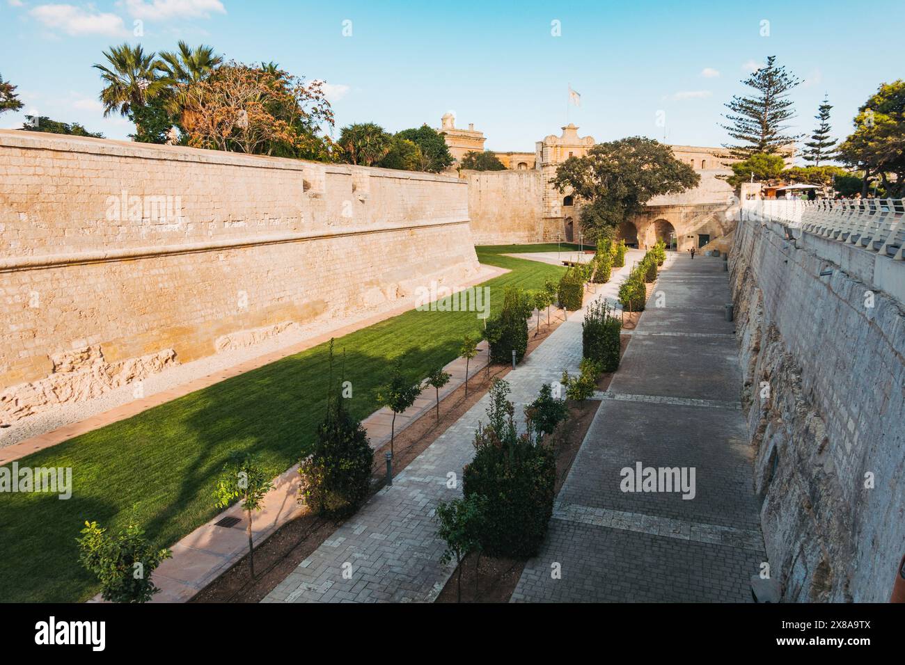 Un forte a Mdina, una città fortificata di Malta, che servì come capitale dell'isola dall'antichità al periodo medievale. Ora una destinazione turistica Foto Stock