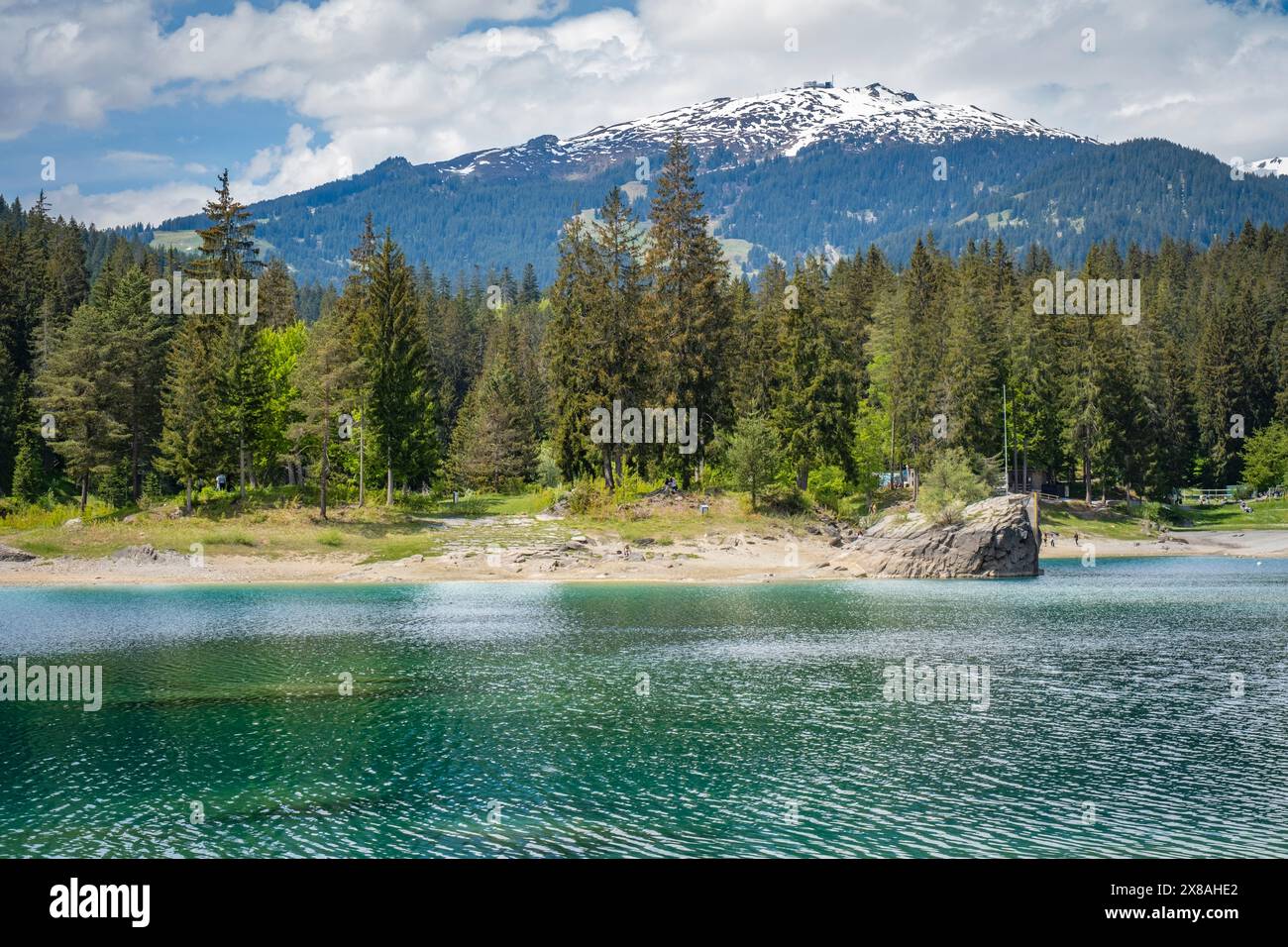 Passeggiate e rilassatevi nel meraviglioso lago Caumasee in Svizzera Foto Stock