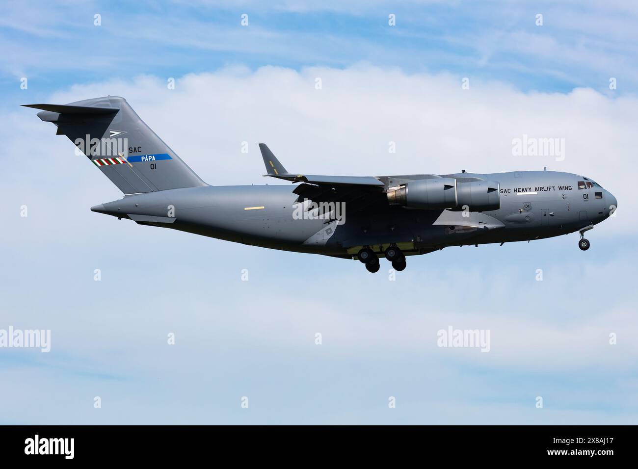 Papa, Ungheria - 10 maggio 2021: Boeing C-17 Globemaster III aereo da trasporto militare alla base aerea. Volo dell'aeronautica. Aviazione e aerei. Sollevamento pneumatico. Vola Foto Stock