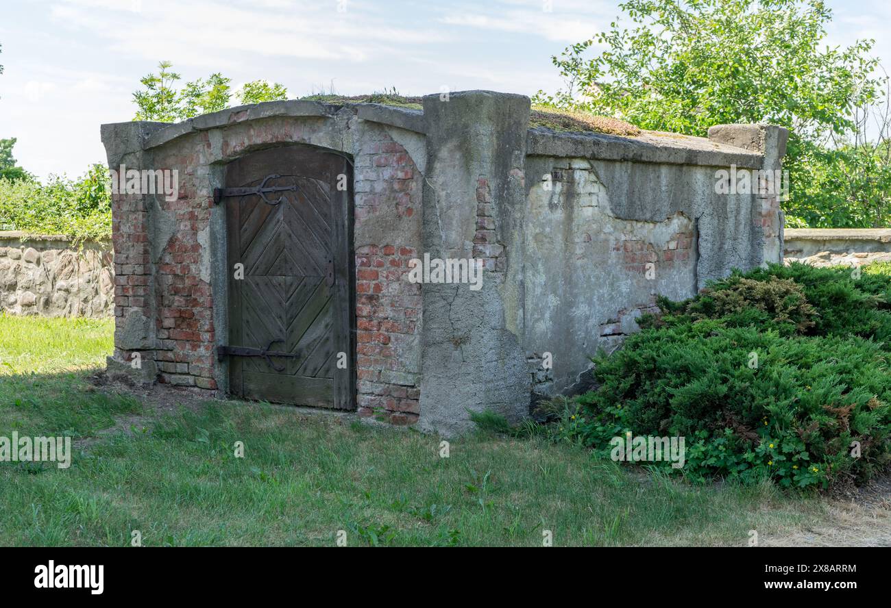 Cripta nel cimitero del villaggio di Polkau, Sassonia-Anhalt, Germania Foto Stock