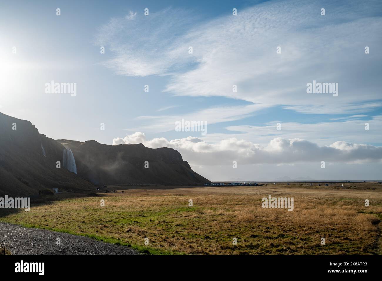 I dintorni della cascata Seljalandsfoss si trovano sull'Islanda Foto Stock